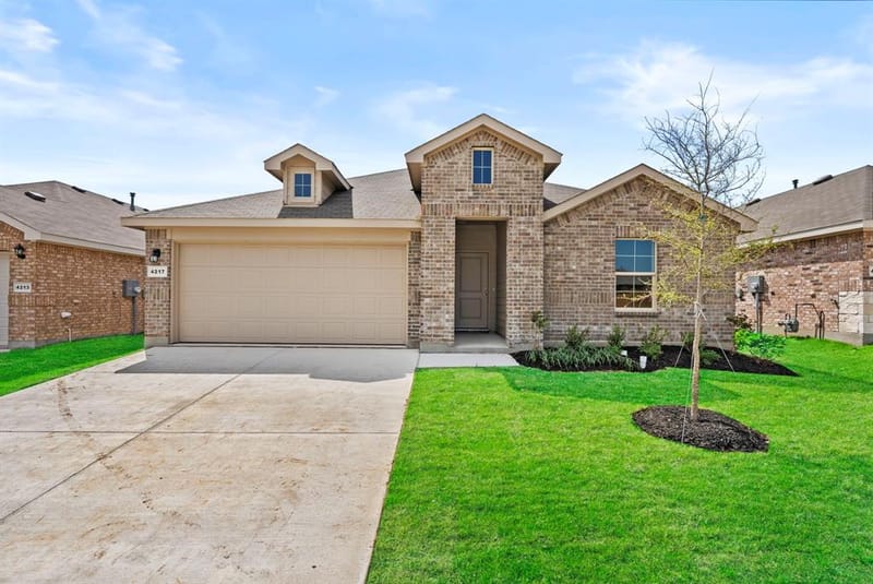 4217 Trickling Creek Lane, Fort Worth TX 76036