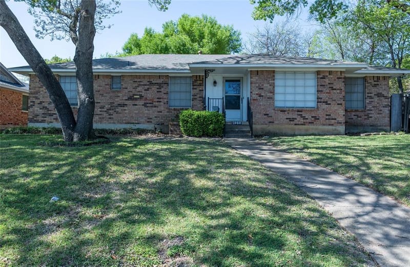 1860 Meadow Valley Lane, Dallas TX 75232 - Photo 2