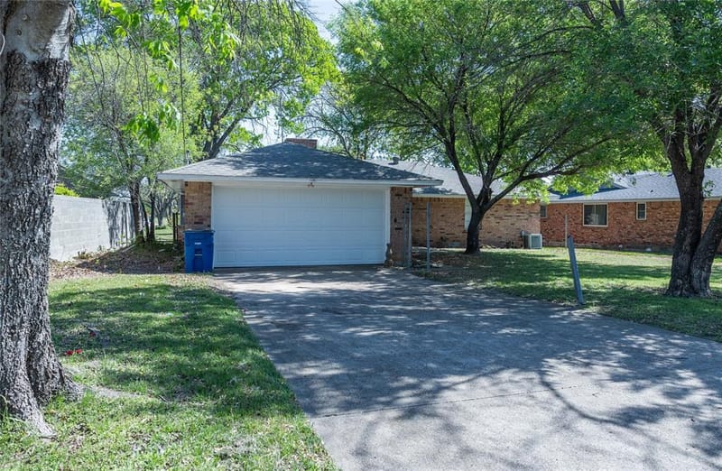 1860 Meadow Valley Lane, Dallas TX 75232 - Photo 14