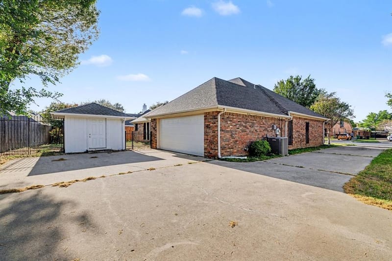 505 Springhill Drive, Hurst TX 76054 - Photo 24