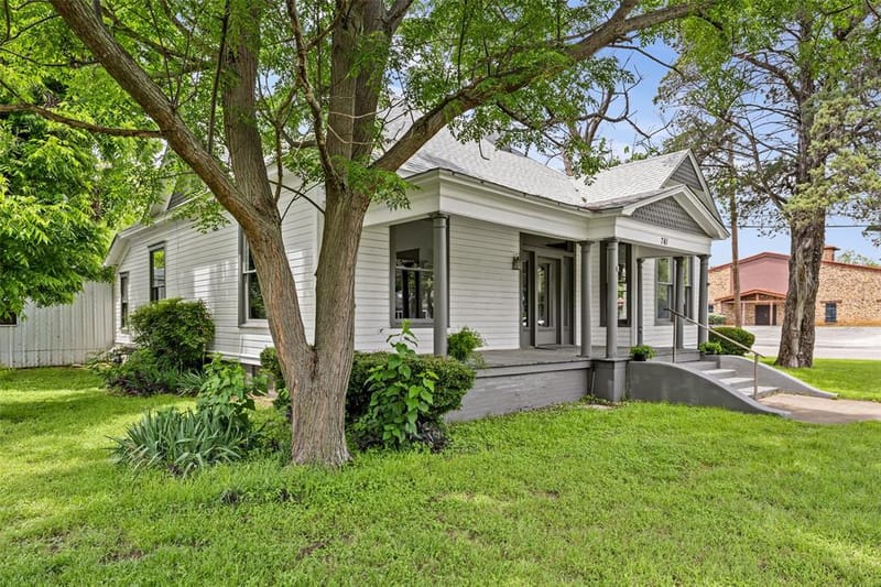 741 N Anglin Street, Cleburne TX 76033 - Photo 4