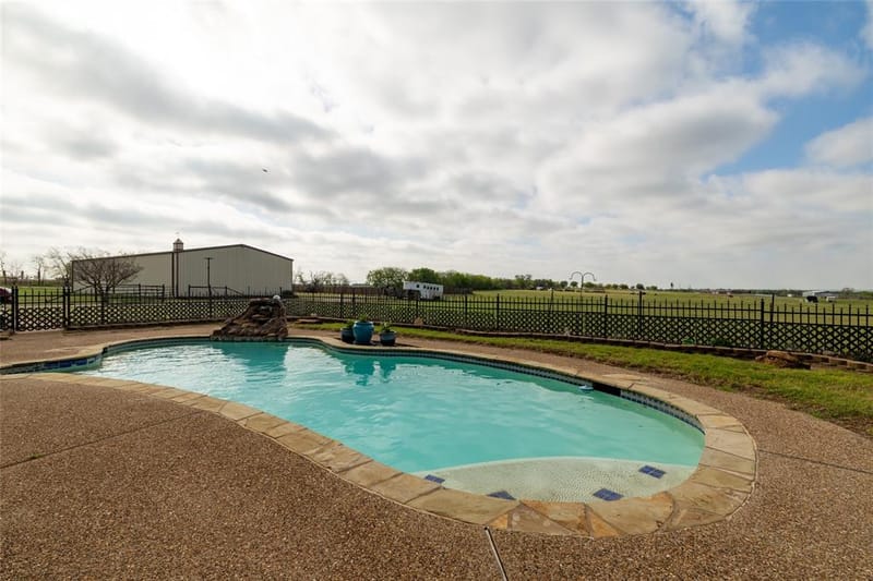 13435 Jackson Road, Krum TX 76249 - Photo 30