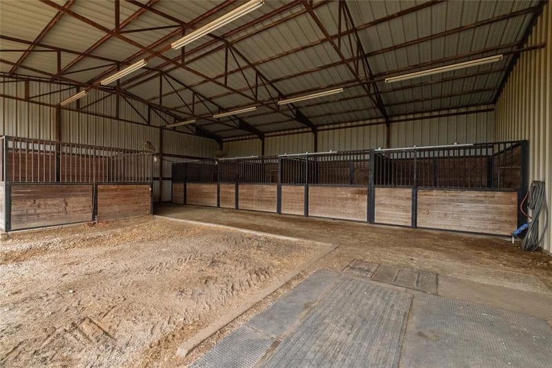 13435 Jackson Road, Krum TX 76249 - Photo 39