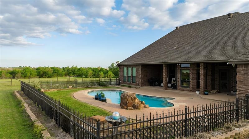 13435 Jackson Road, Krum TX 76249 - Photo 29
