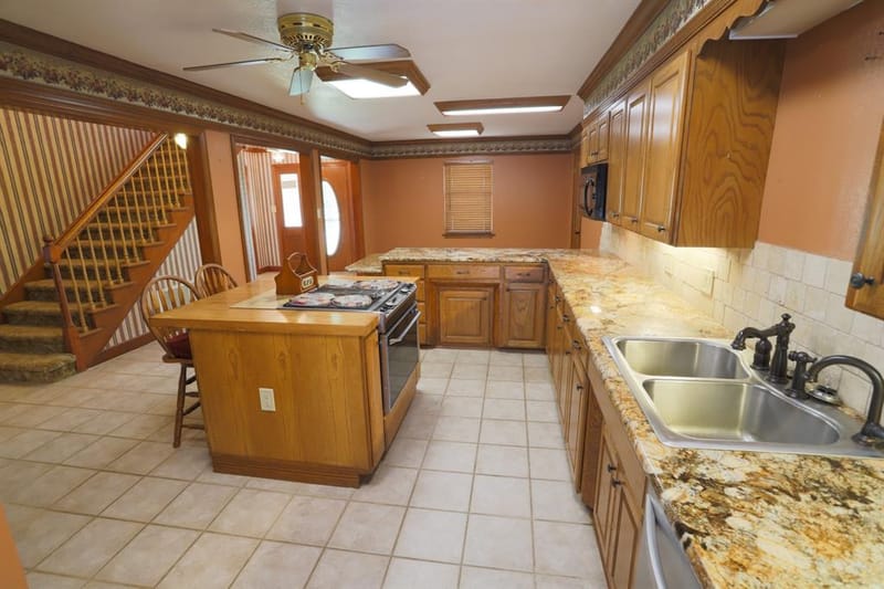 303 David Davis Drive, McGregor TX 76657 - Photo 7