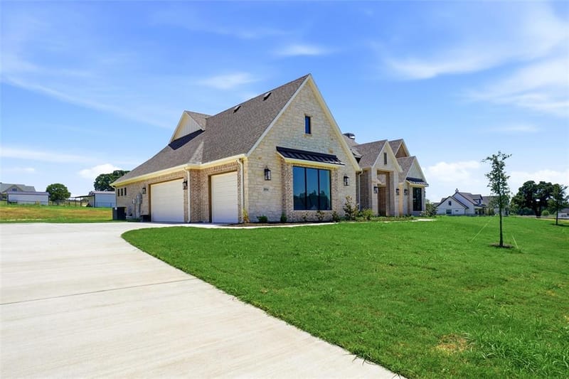 2016 Pinetree Post, Weatherford TX 76087 - Photo 2