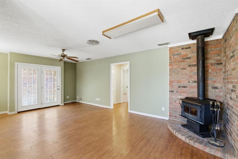 1702 Sully Court, Stephenville TX 76401 - Photo 3
