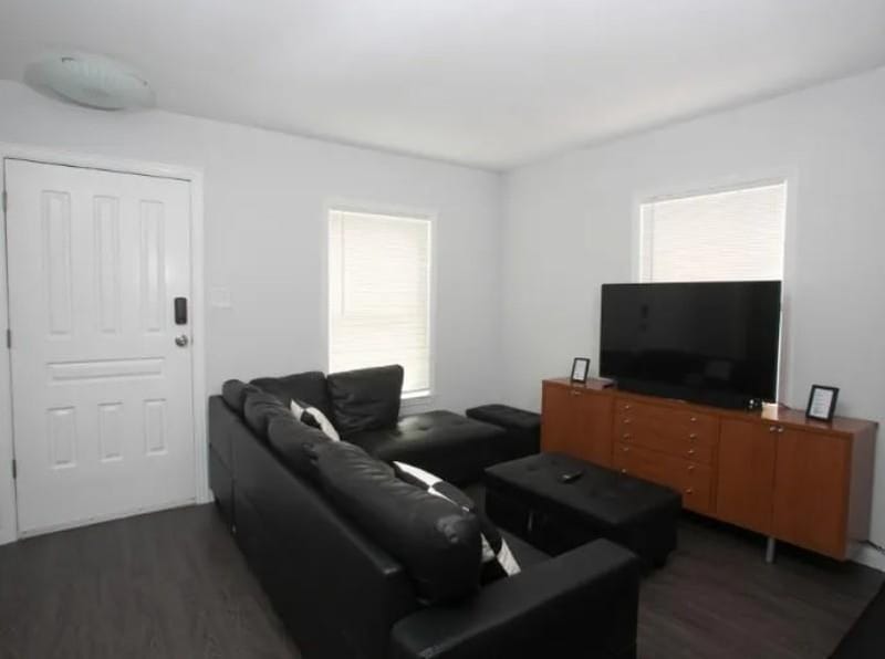 1527 Padgitt Avenue, Dallas TX 75203 - Photo 2