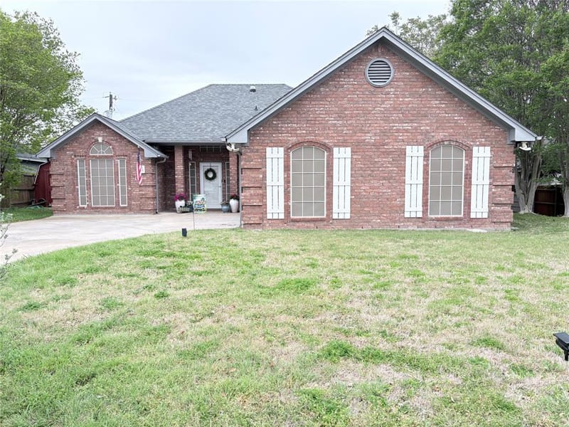 1200 Oak Tree Lane, Weatherford TX 76086