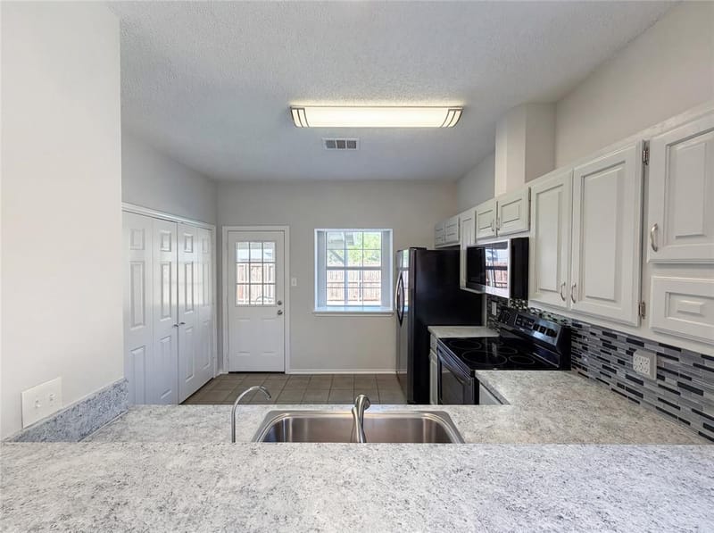954 S Old Orchard Lane, Lewisville TX 75067 - Photo 10