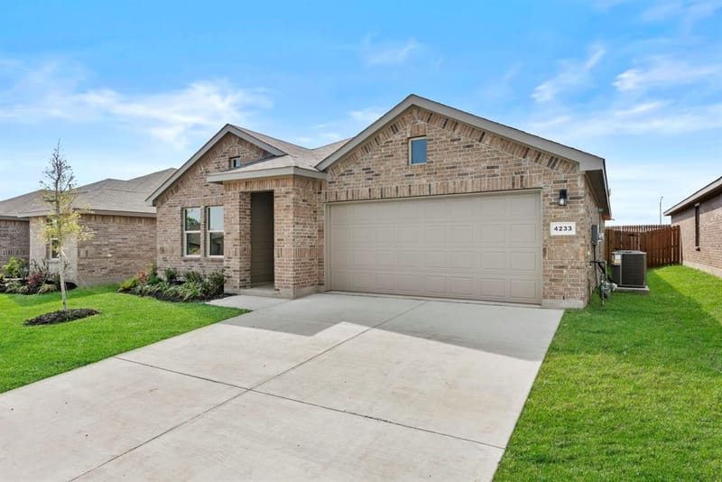 4233 Trickling Creek Lane, Fort Worth TX 76036 - Photo 2
