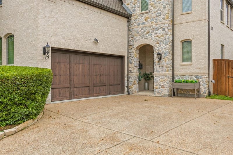 725 Royal Minister Boulevard, Lewisville TX 75056 - Photo 2