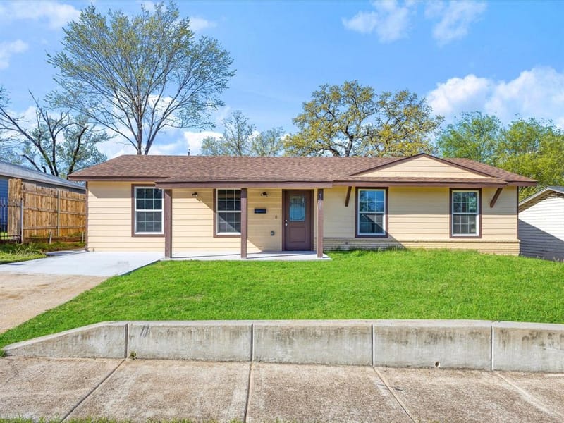 7245 Van Natta Lane, Fort Worth TX 76112