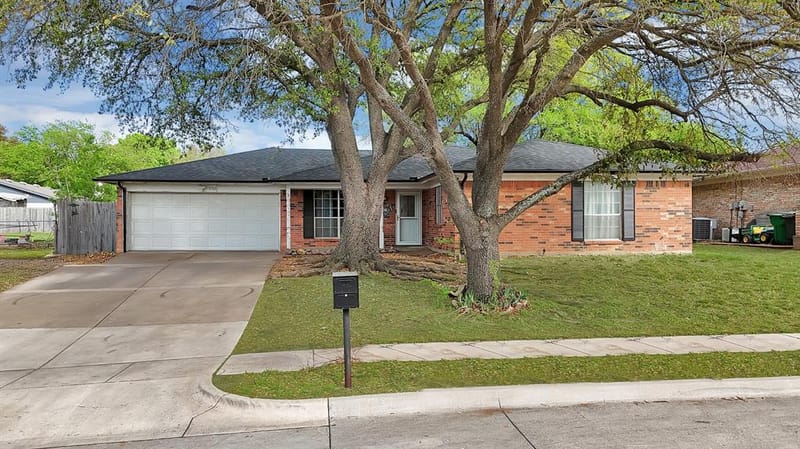 6305 Arthur Drive, Edgecliff Village TX 76134