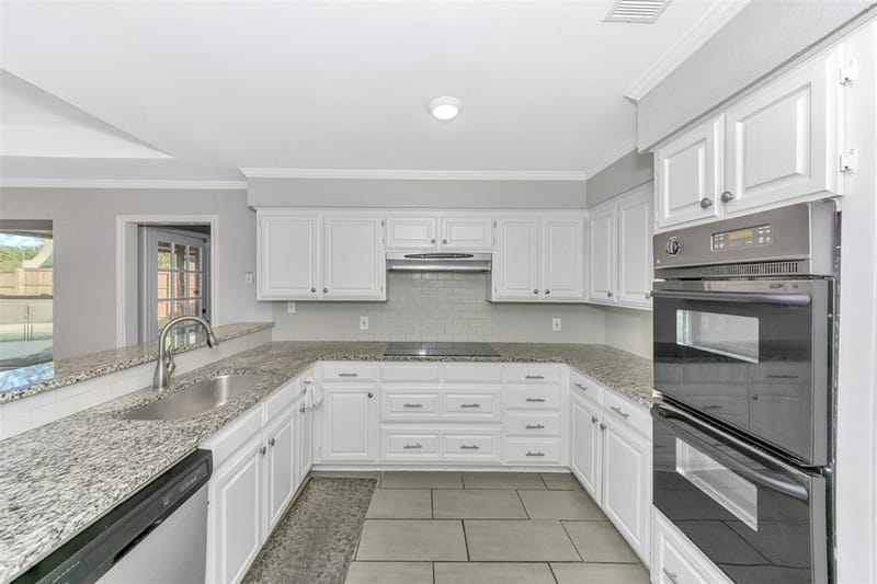1011 Briar Hill Circle, Duncanville TX 75137 - Photo 6