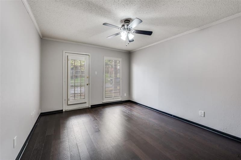 2705 Black Oak Lane, Arlington TX 76012 - Photo 12