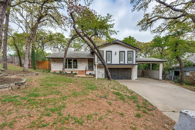 2705 Black Oak Lane, Arlington TX 76012