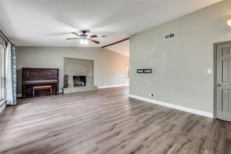 2705 Black Oak Lane, Arlington TX 76012 - Photo 5