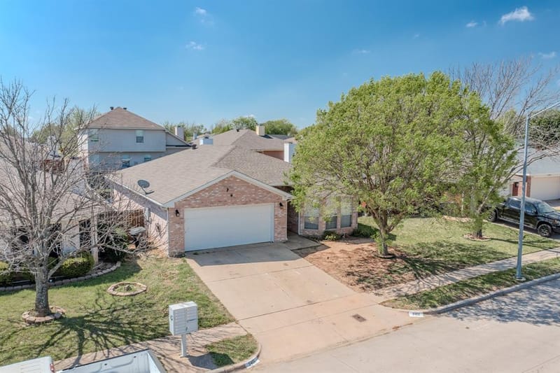 2401 Kelton Street, Fort Worth TX 76133 - Photo 2