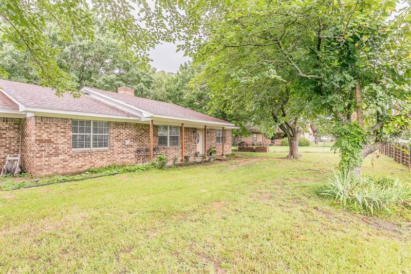 904 SHERMAN Street, Tioga TX 76271 - Photo 2