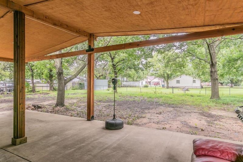904 SHERMAN Street, Tioga TX 76271 - Photo 12