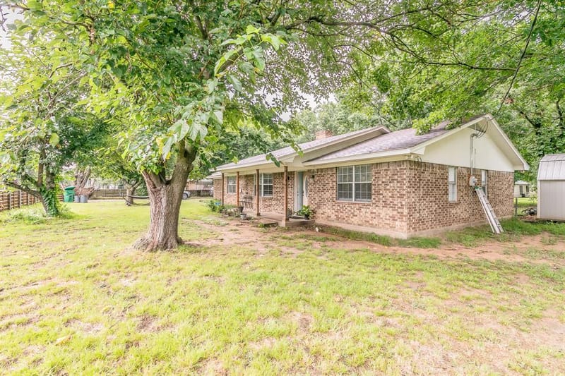 904 SHERMAN Street, Tioga TX 76271 - Photo 5
