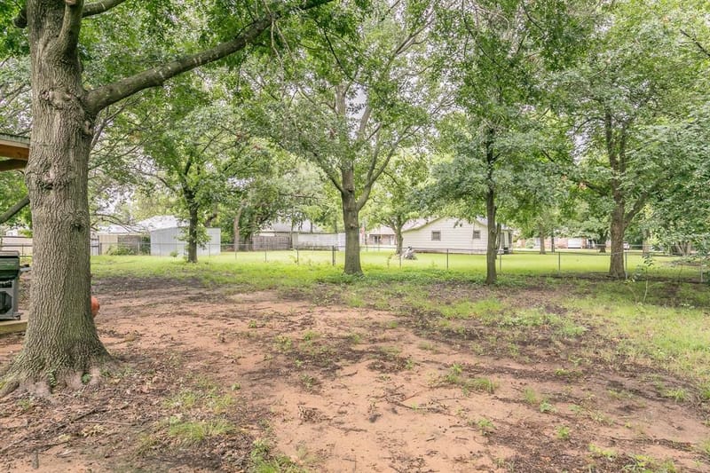 904 SHERMAN Street, Tioga TX 76271 - Photo 9