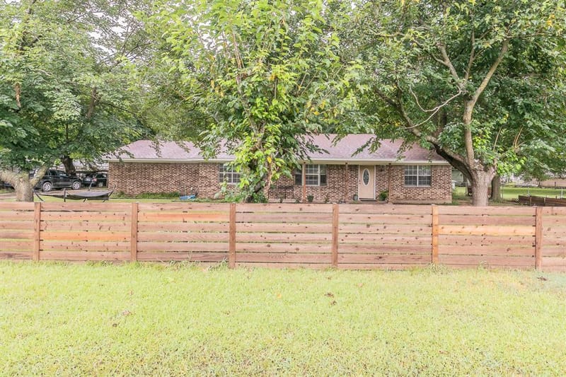 904 SHERMAN Street, Tioga TX 76271 - Photo 4