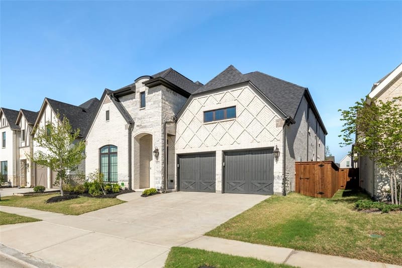 8613 Hawthorn Drive, The Colony TX 75056 - Photo 2