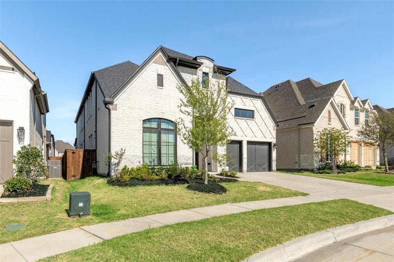8613 Hawthorn Drive, The Colony TX 75056 - Photo 3
