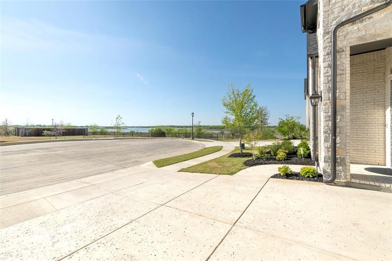 8613 Hawthorn Drive, The Colony TX 75056 - Photo 4