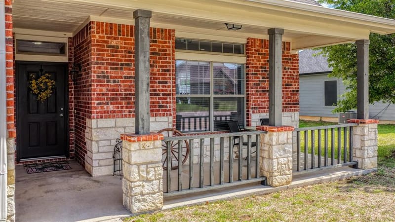 604 Holiday Hills Drive, Mineral Wells TX 76067 - Photo 5