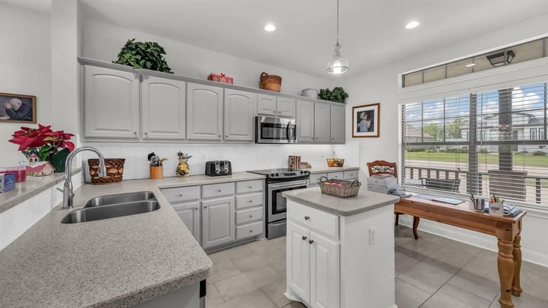 604 Holiday Hills Drive, Mineral Wells TX 76067 - Photo 9