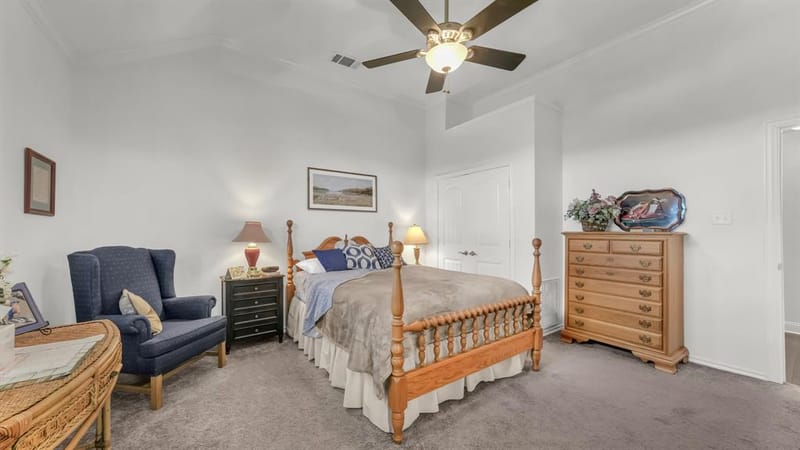 604 Holiday Hills Drive, Mineral Wells TX 76067 - Photo 4