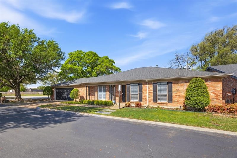 3824 Brookhaven Circle, Fort Worth TX 76109 - Photo 2