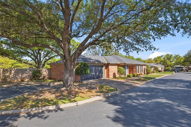 3824 Brookhaven Circle, Fort Worth TX 76109