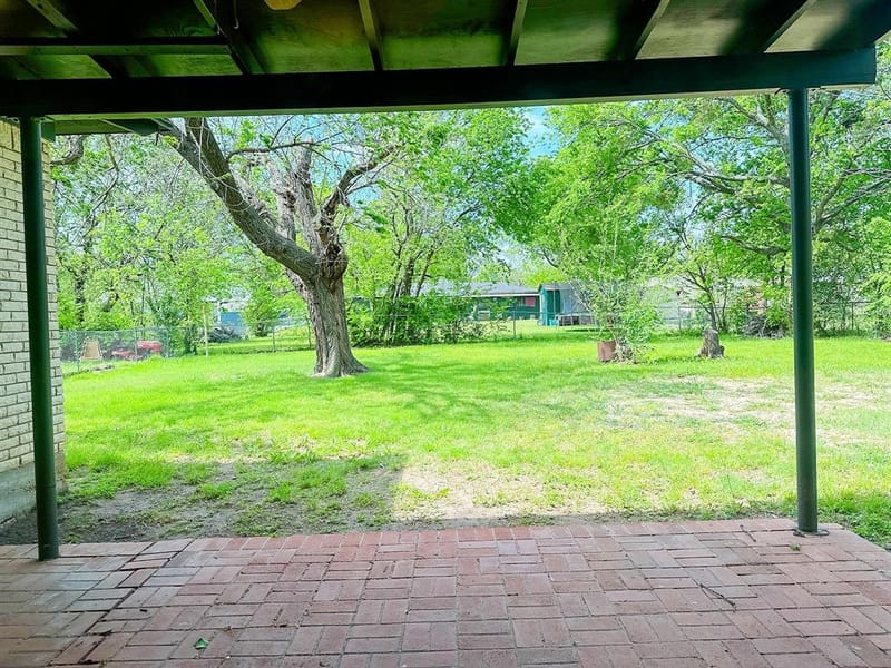 801 N Douglas Avenue, Cleburne TX 76033 - Photo 26