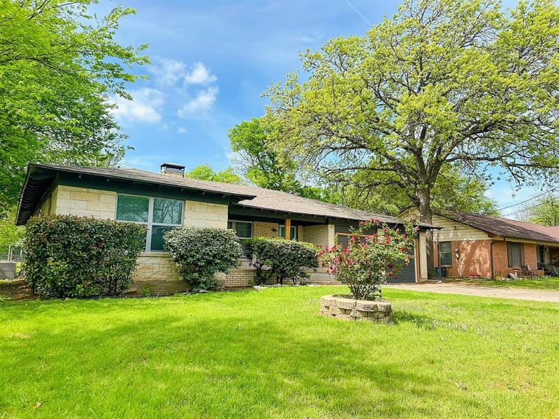 801 N Douglas Avenue, Cleburne TX 76033