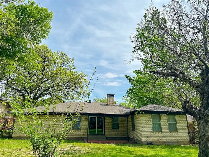 801 N Douglas Avenue, Cleburne TX 76033 - Photo 25