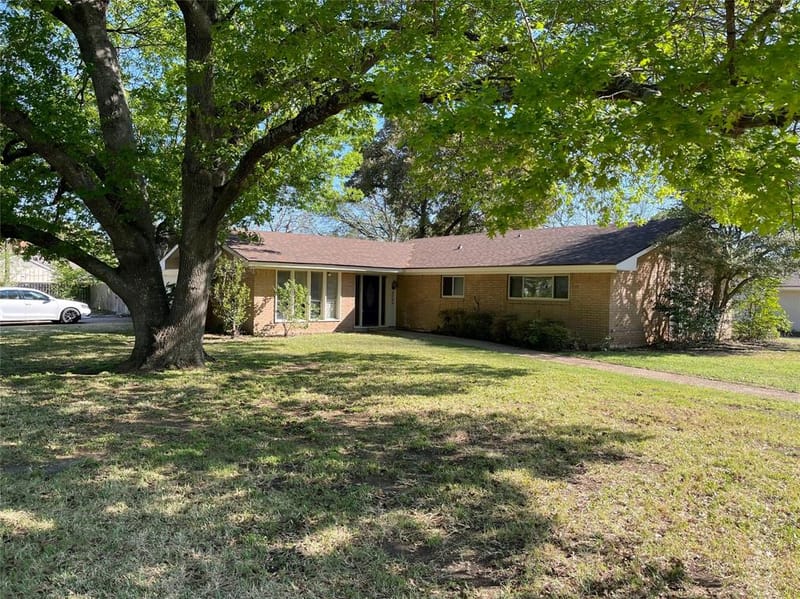 5300 Lake Crest Drive, Waco TX 76710 - Photo 2