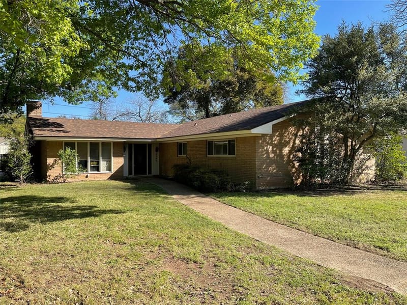 5300 Lake Crest Drive, Waco TX 76710 - Photo 3