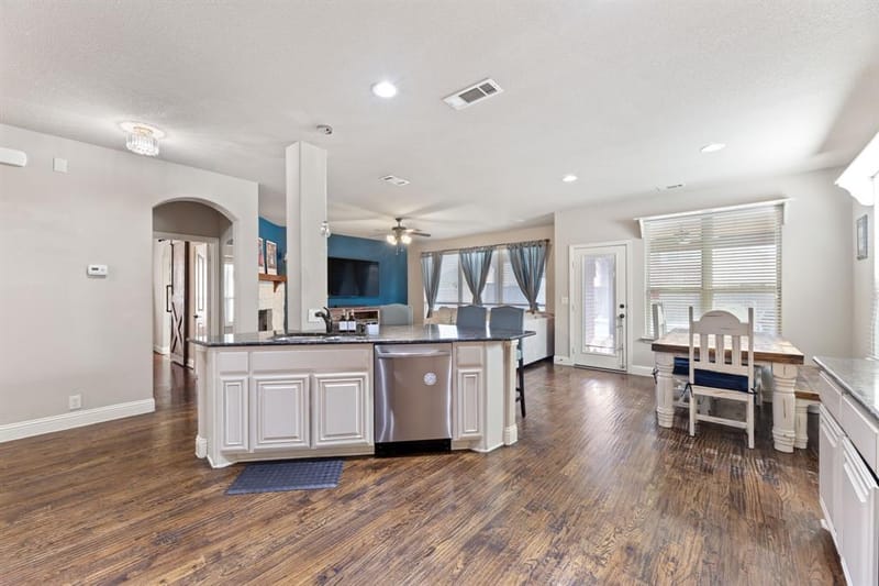 724 Marietta Lane, Aubrey TX 76227 - Photo 4