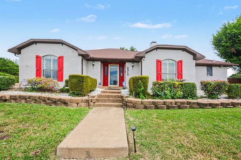 2212 Southern Court, Carrollton TX 75006 - Photo 2