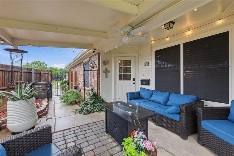 5621 Swords Drive, Fort Worth TX 76137 - Photo 2