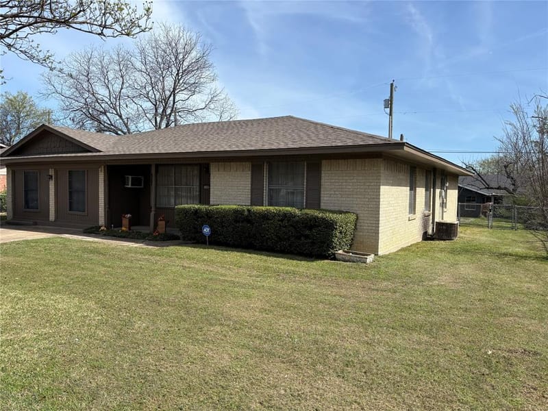 1102 Anthony Drive, Ennis TX 75119 - Photo 4