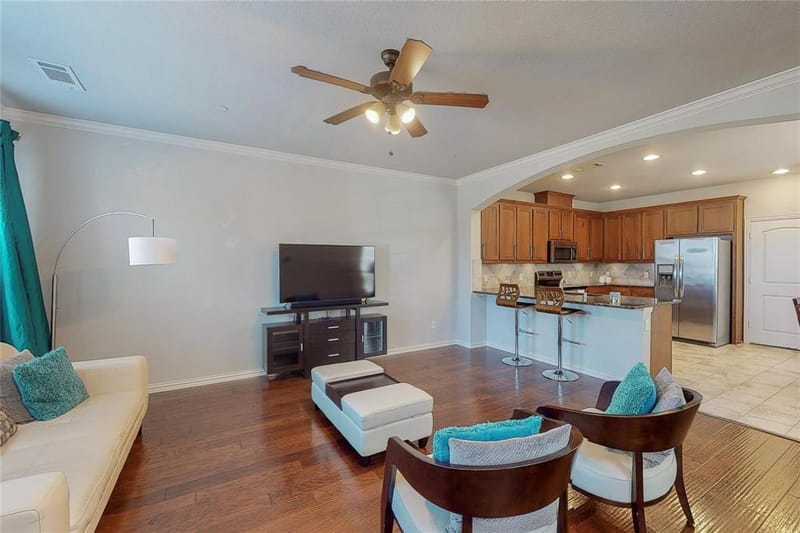 2556 Sarah Lane, Lewisville TX 75056 - Photo 4
