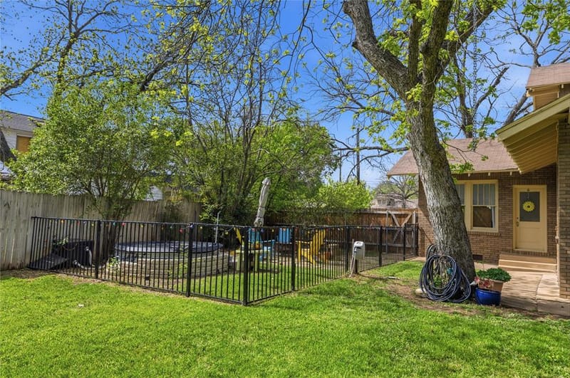 1700 Austin Avenue, Brownwood TX 76801 - Photo 29