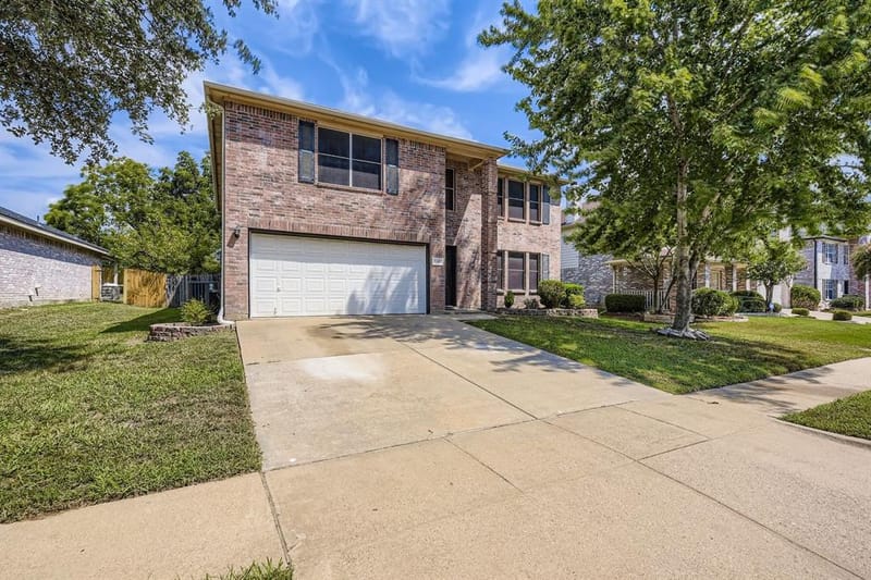 7107 Chambers Creek Lane, Arlington TX 76002 - Photo 3