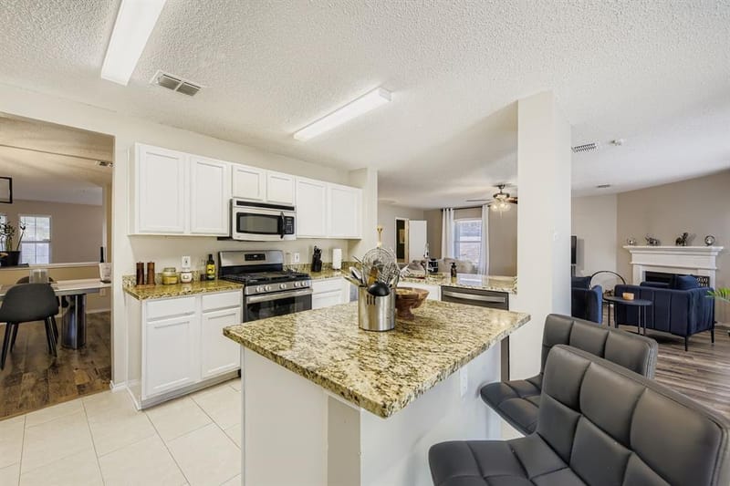 7107 Chambers Creek Lane, Arlington TX 76002 - Photo 11