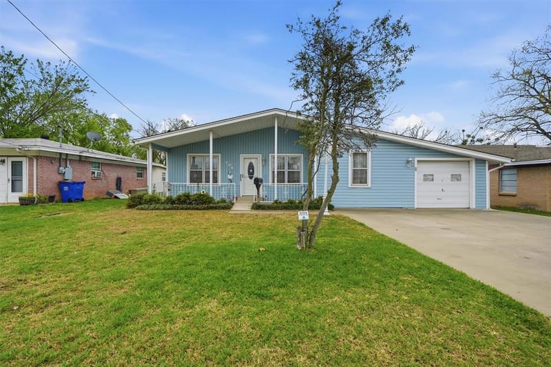 704 Abney Street, Whitesboro TX 76273